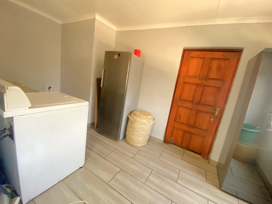 6 Bedroom Property for Sale in Weltevreden Park Gauteng