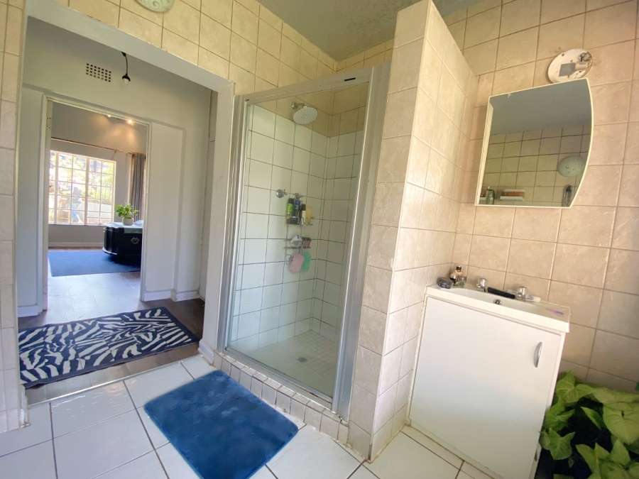 6 Bedroom Property for Sale in Weltevreden Park Gauteng