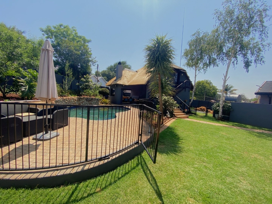 6 Bedroom Property for Sale in Weltevreden Park Gauteng