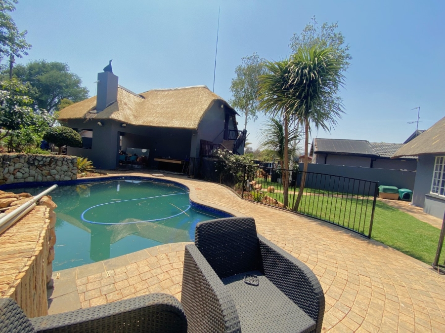 6 Bedroom Property for Sale in Weltevreden Park Gauteng