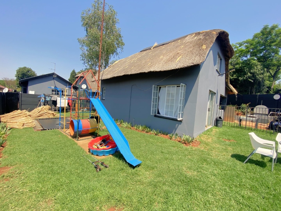 6 Bedroom Property for Sale in Weltevreden Park Gauteng