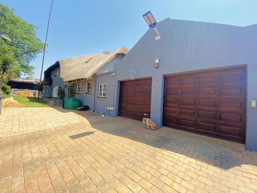 6 Bedroom Property for Sale in Weltevreden Park Gauteng