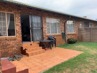 To Let 2 Bedroom Property for Rent in Rooihuiskraal Gauteng