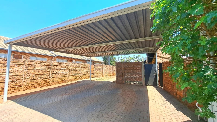 2 Bedroom Property for Sale in Rooihuiskraal North Gauteng