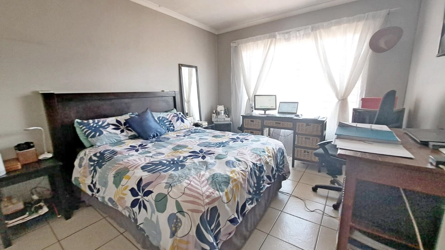 2 Bedroom Property for Sale in Rooihuiskraal North Gauteng