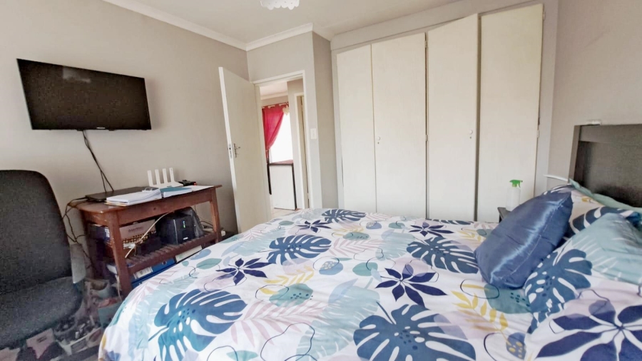 2 Bedroom Property for Sale in Rooihuiskraal North Gauteng