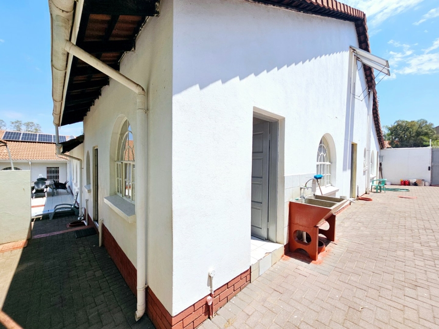 6 Bedroom Property for Sale in Erasmia Gauteng