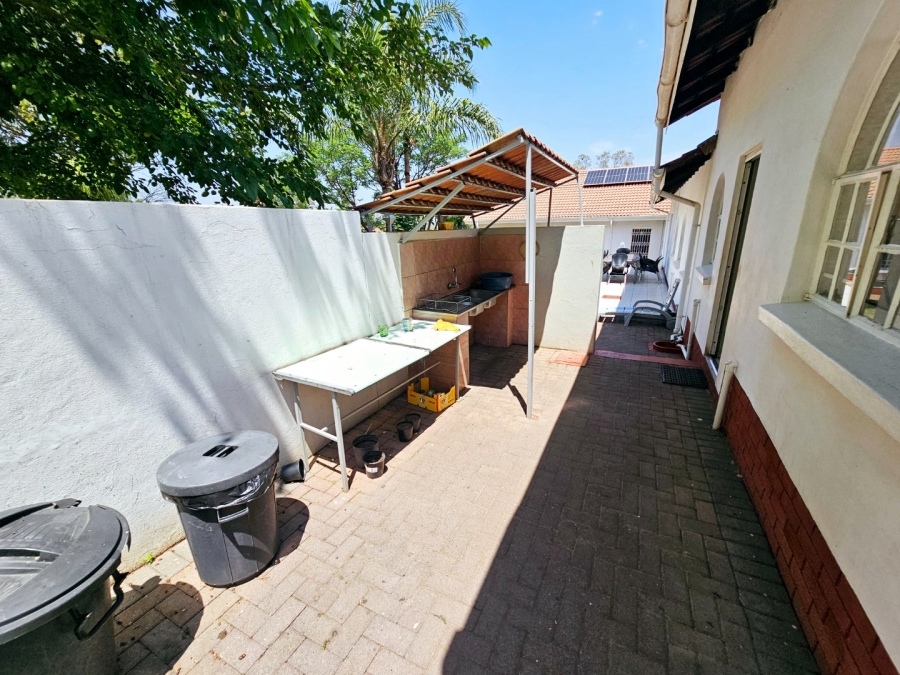 6 Bedroom Property for Sale in Erasmia Gauteng