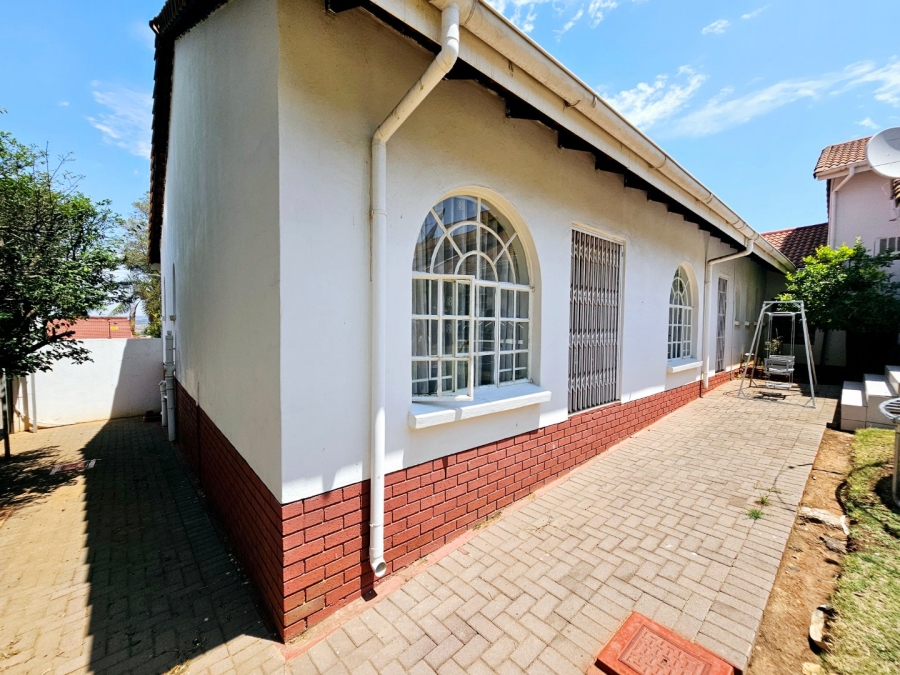 6 Bedroom Property for Sale in Erasmia Gauteng