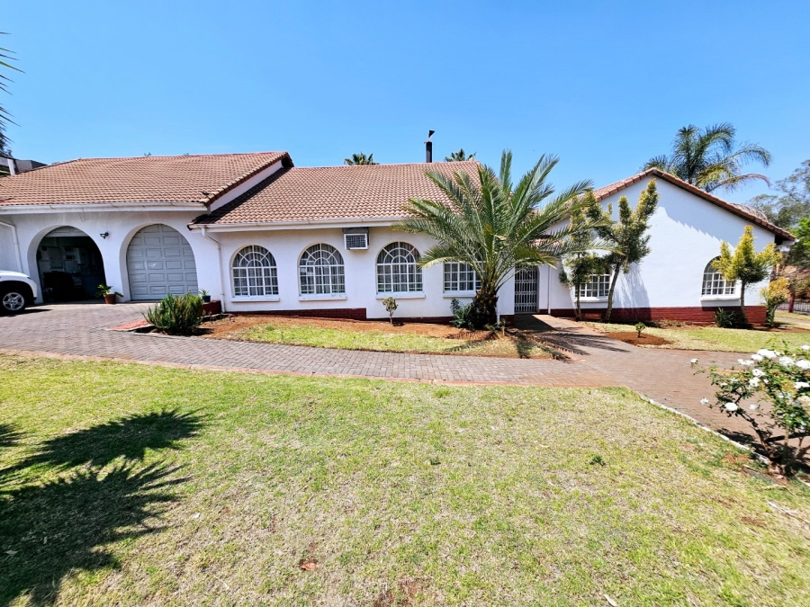 6 Bedroom Property for Sale in Erasmia Gauteng