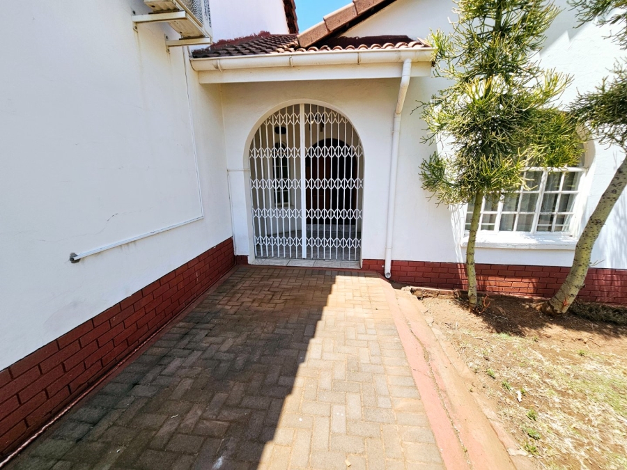 6 Bedroom Property for Sale in Erasmia Gauteng