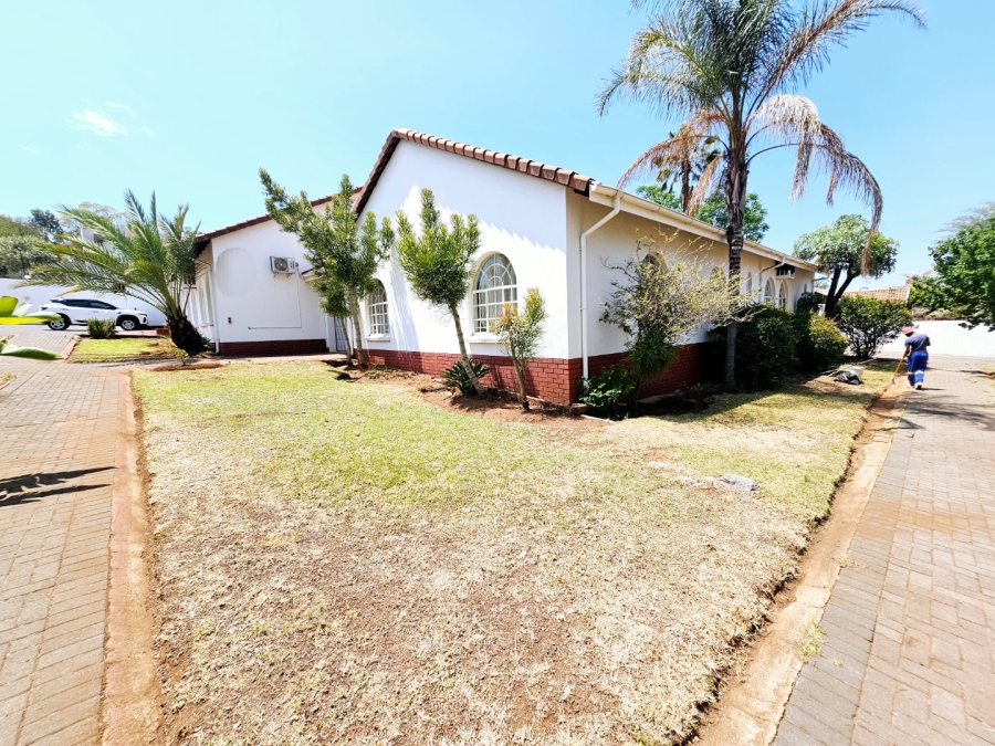 6 Bedroom Property for Sale in Erasmia Gauteng