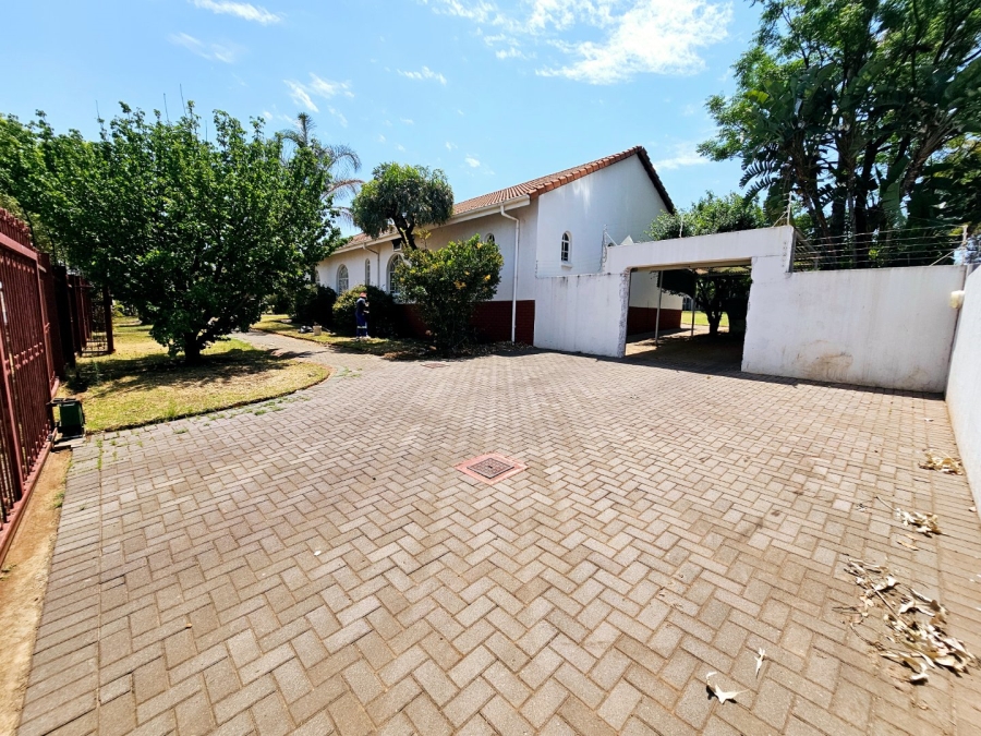 6 Bedroom Property for Sale in Erasmia Gauteng