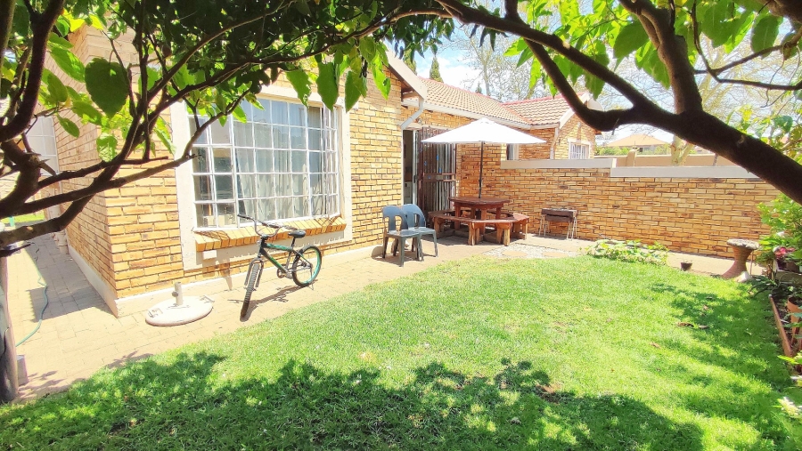 2 Bedroom Property for Sale in Heuwelsig Estate Gauteng