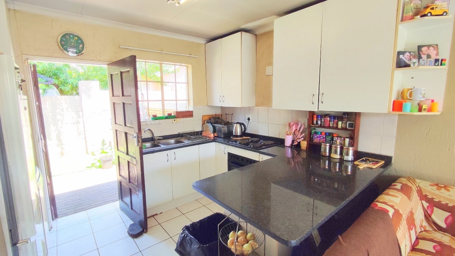 2 Bedroom Property for Sale in Heuwelsig Estate Gauteng