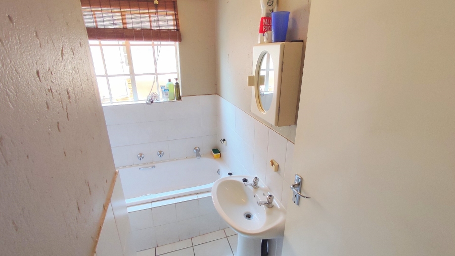 2 Bedroom Property for Sale in Heuwelsig Estate Gauteng