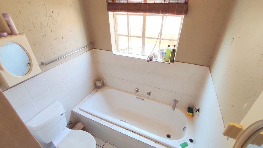 2 Bedroom Property for Sale in Heuwelsig Estate Gauteng