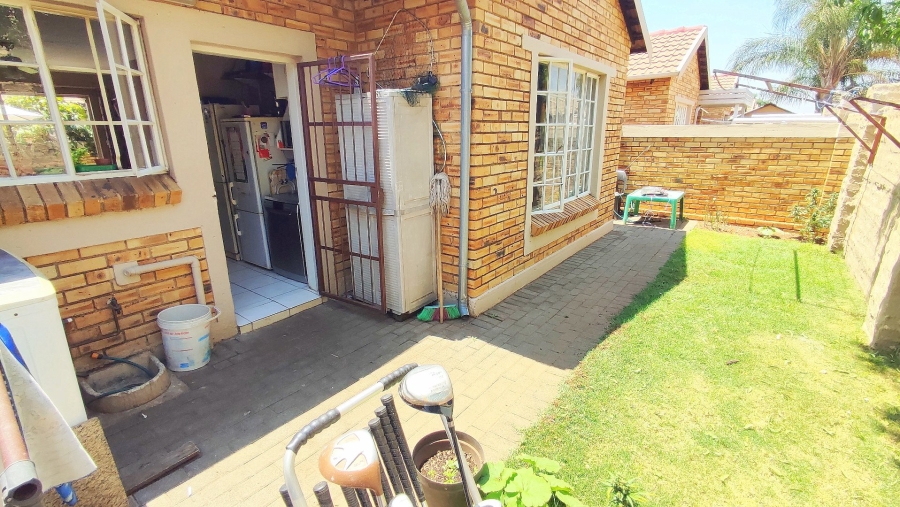 2 Bedroom Property for Sale in Heuwelsig Estate Gauteng