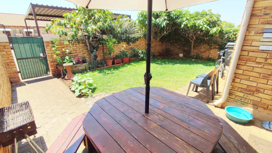 2 Bedroom Property for Sale in Heuwelsig Estate Gauteng