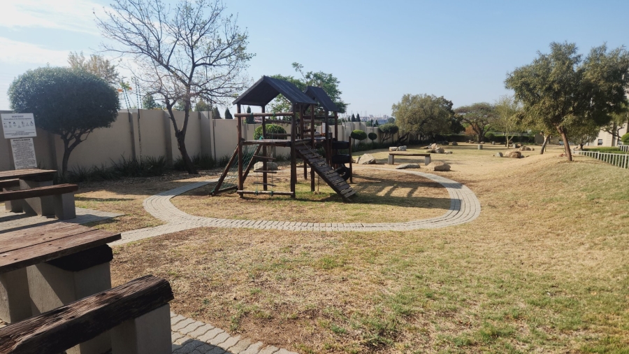 2 Bedroom Property for Sale in Beverley Gauteng