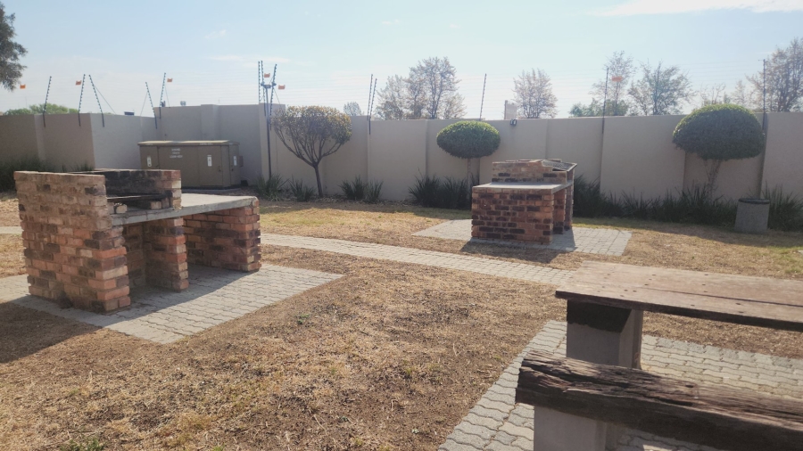 2 Bedroom Property for Sale in Beverley Gauteng