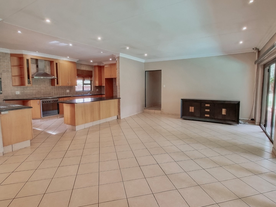 5 Bedroom Property for Sale in Eldoraigne Gauteng