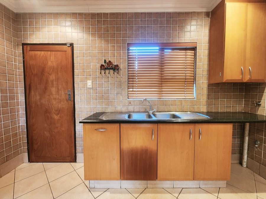 5 Bedroom Property for Sale in Eldoraigne Gauteng