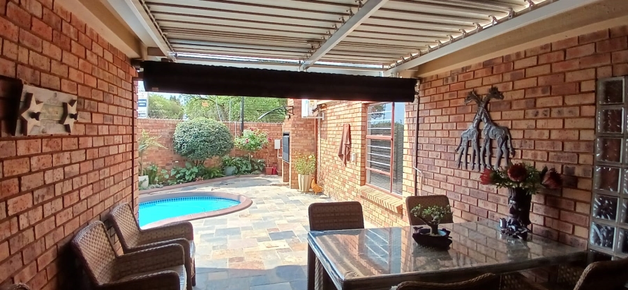 3 Bedroom Property for Sale in Bardene Gauteng