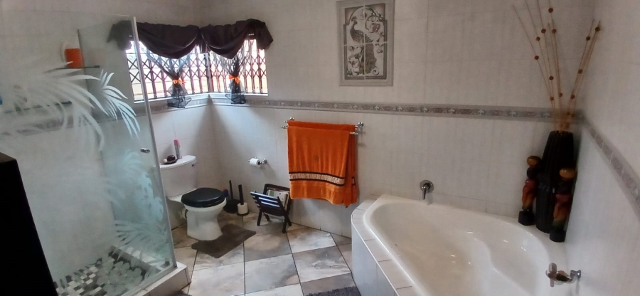 3 Bedroom Property for Sale in Bardene Gauteng