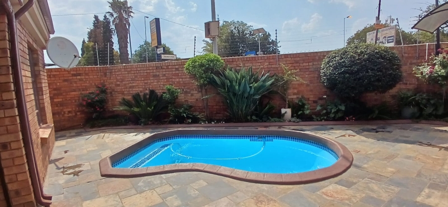 3 Bedroom Property for Sale in Bardene Gauteng