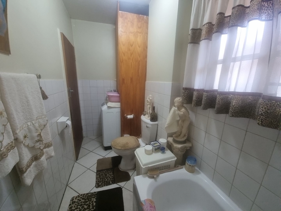 1 Bedroom Property for Sale in Zwartkop Gauteng