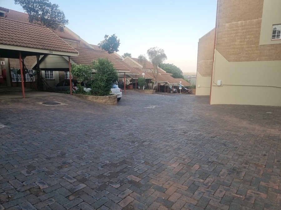 1 Bedroom Property for Sale in Zwartkop Gauteng