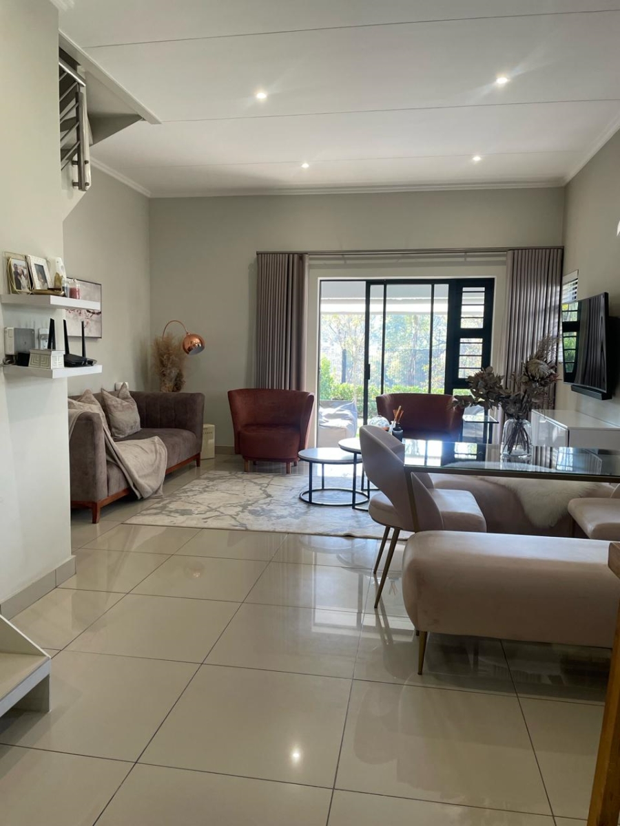 To Let 2 Bedroom Property for Rent in Bryanston Gauteng