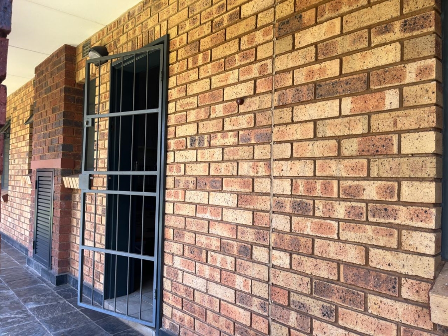 2 Bedroom Property for Sale in Montana Tuine Gauteng