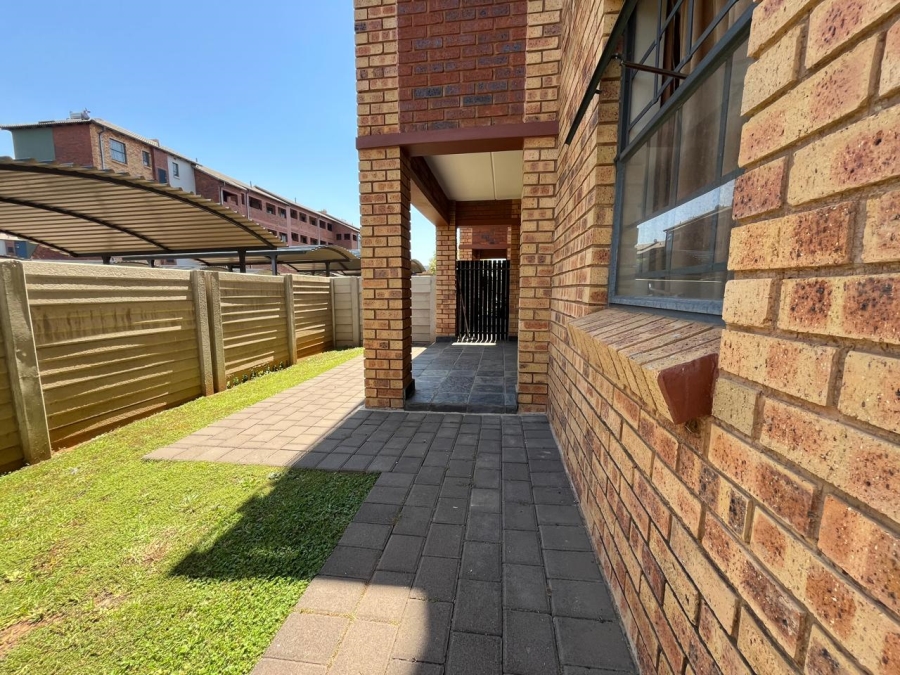 2 Bedroom Property for Sale in Montana Tuine Gauteng