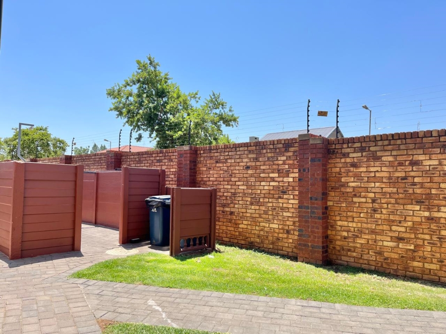 2 Bedroom Property for Sale in Montana Tuine Gauteng