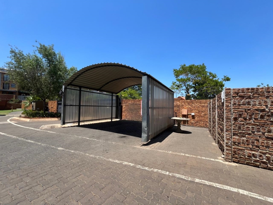 2 Bedroom Property for Sale in Montana Tuine Gauteng