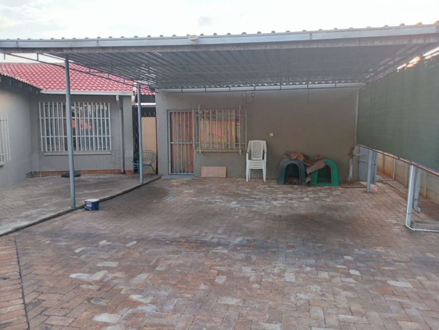 4 Bedroom Property for Sale in Groeneweide Gauteng