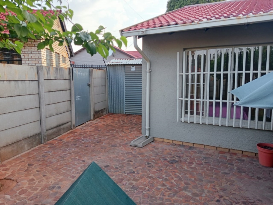 4 Bedroom Property for Sale in Groeneweide Gauteng