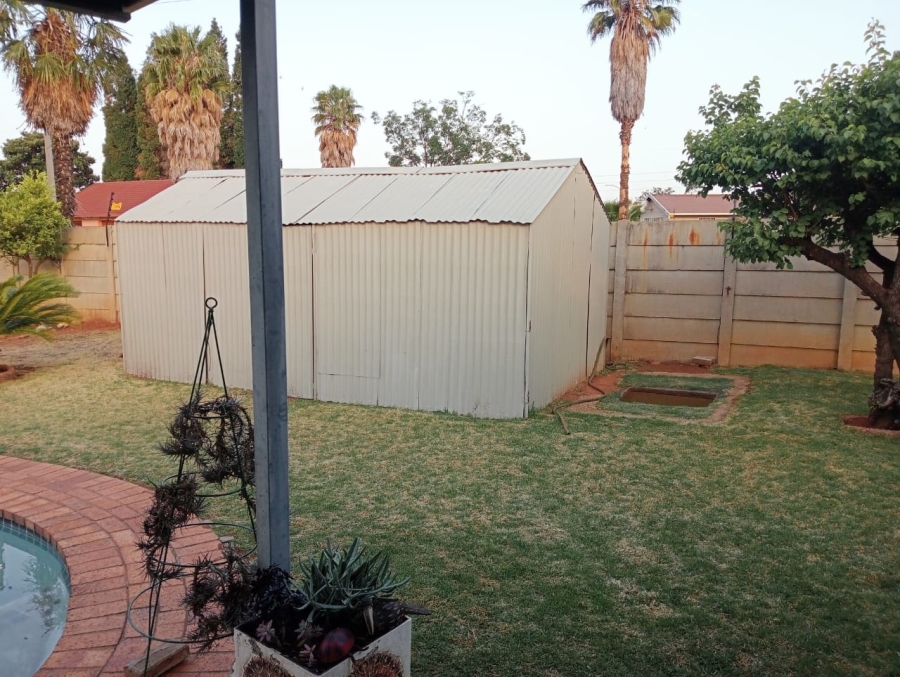 4 Bedroom Property for Sale in Groeneweide Gauteng