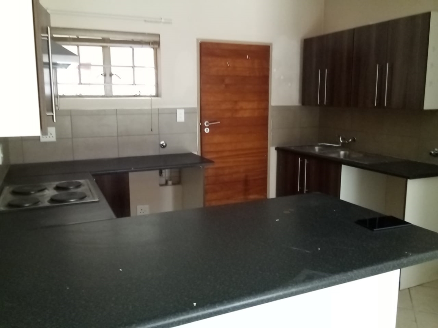 To Let 2 Bedroom Property for Rent in Noordwyk Gauteng