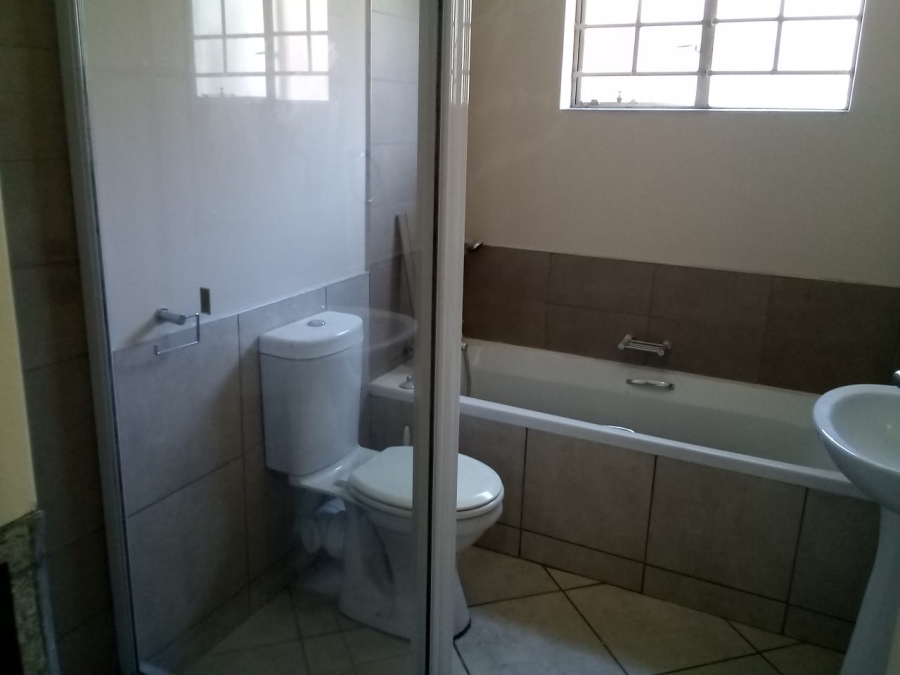 To Let 2 Bedroom Property for Rent in Noordwyk Gauteng