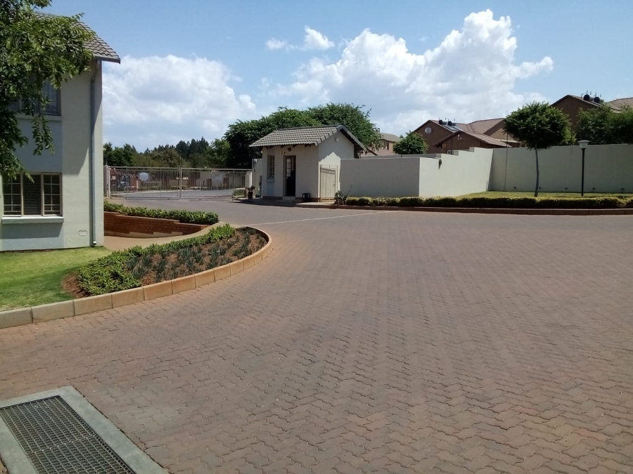 To Let 2 Bedroom Property for Rent in Noordwyk Gauteng