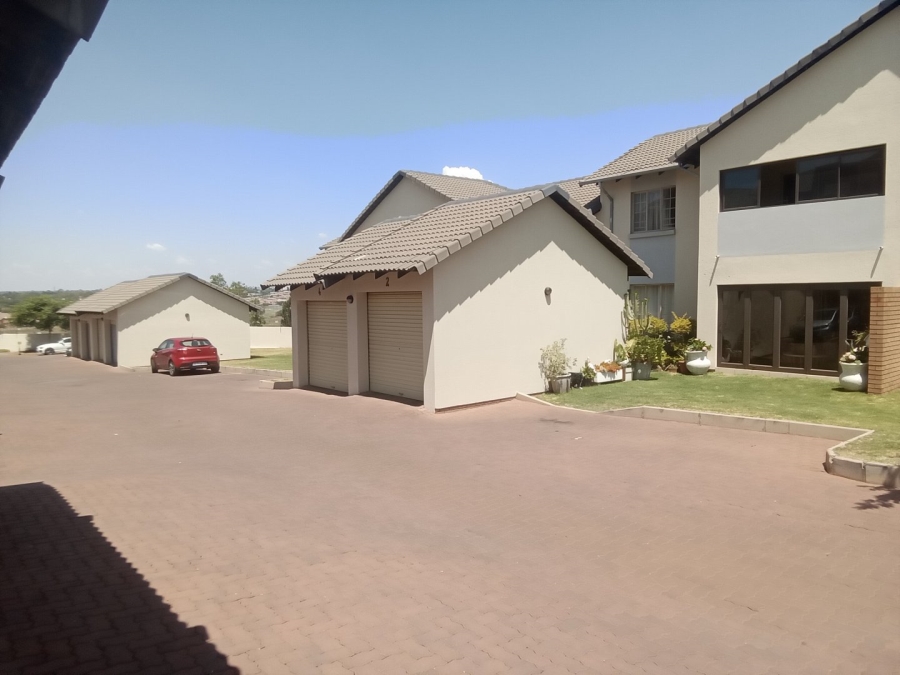 To Let 2 Bedroom Property for Rent in Noordwyk Gauteng