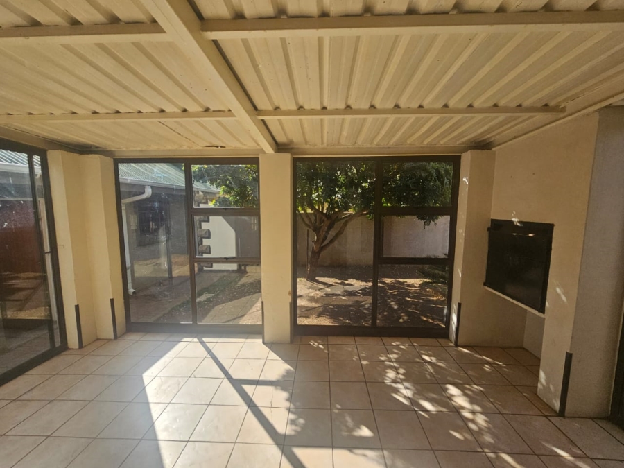 To Let 3 Bedroom Property for Rent in Rensburg Gauteng