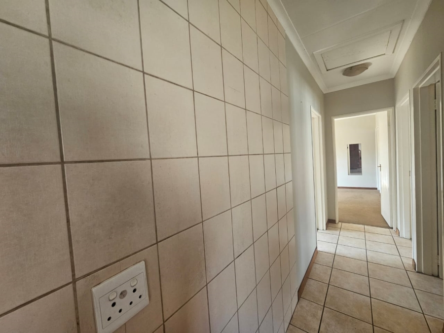 To Let 3 Bedroom Property for Rent in Rensburg Gauteng