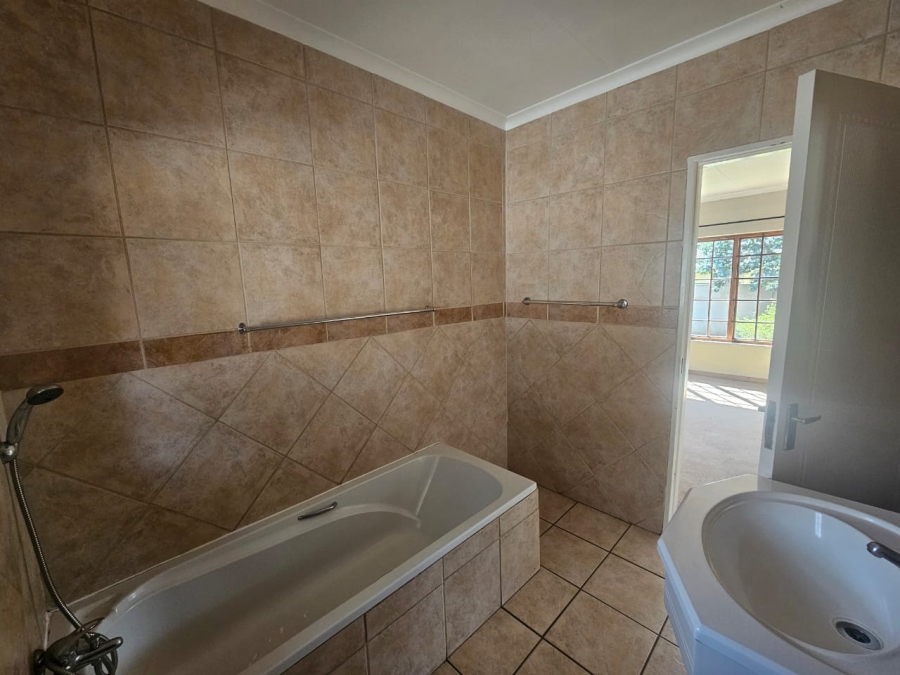 To Let 3 Bedroom Property for Rent in Rensburg Gauteng