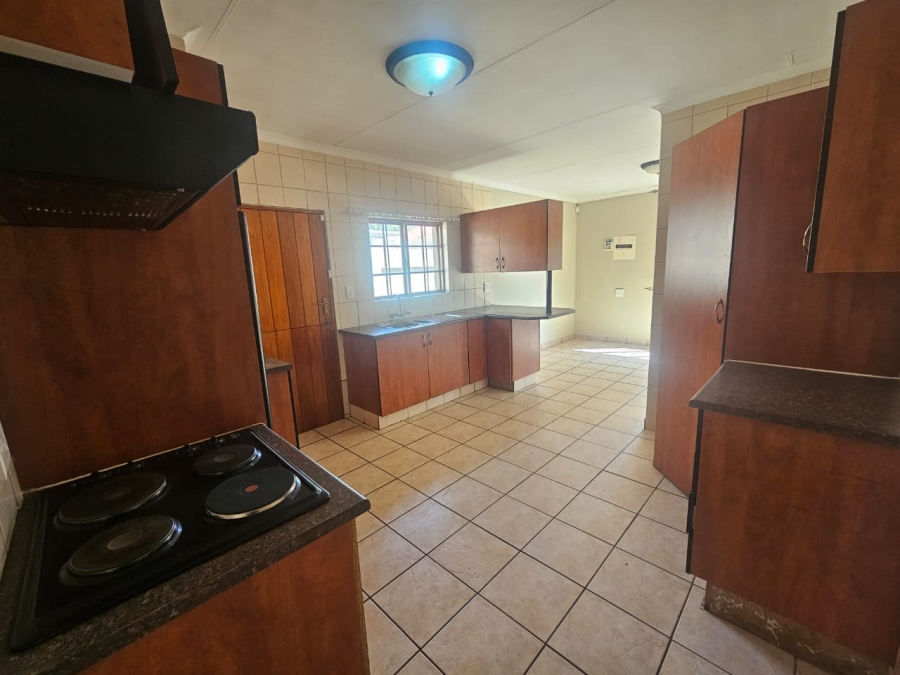 To Let 3 Bedroom Property for Rent in Rensburg Gauteng