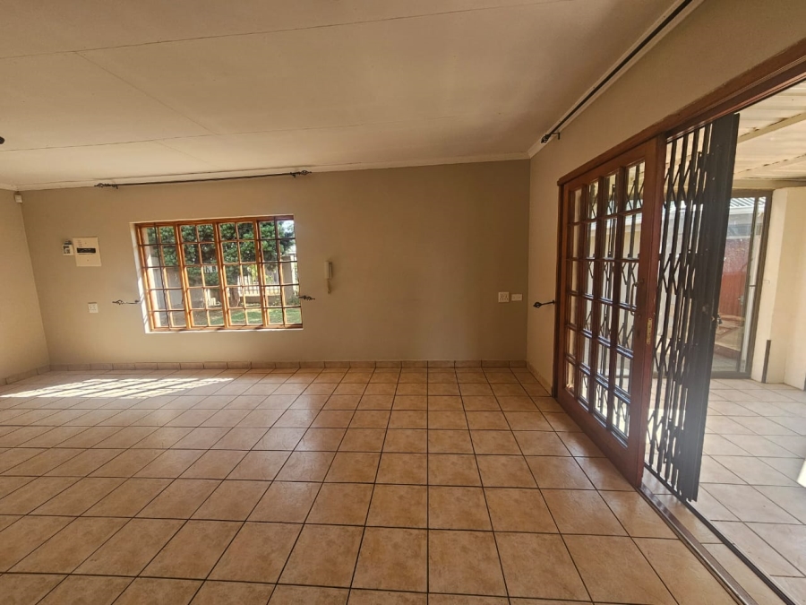 To Let 3 Bedroom Property for Rent in Rensburg Gauteng