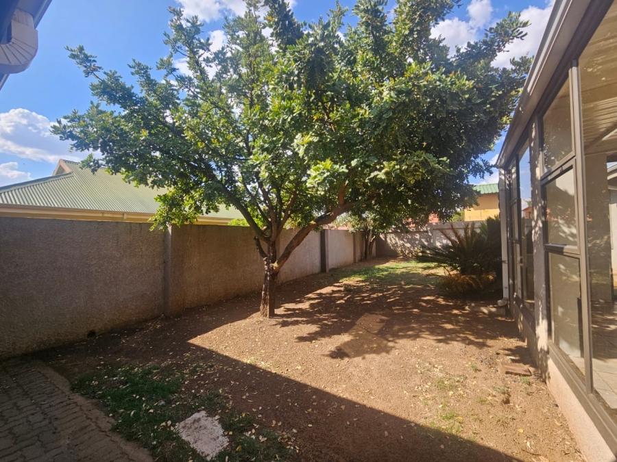 To Let 3 Bedroom Property for Rent in Rensburg Gauteng